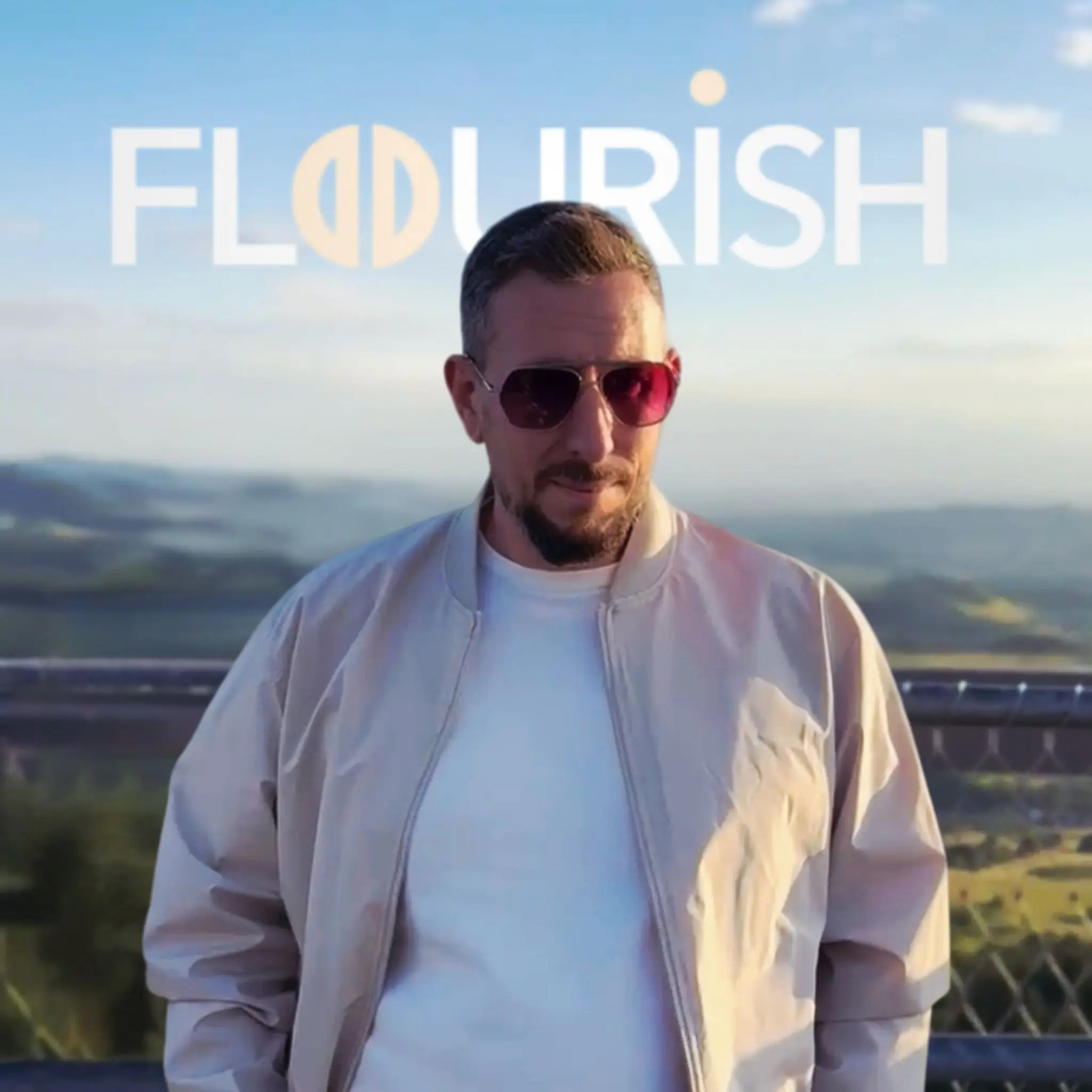 NLP Ausbildungen Zwei Männer in Sakko mit dem Rücken zu einander links Andreas R. Mosler und rechts Nico Villhard